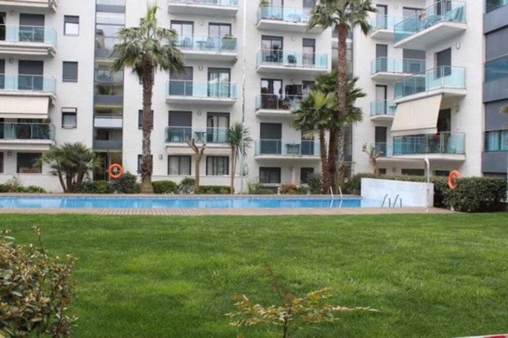 Apartamento Con Piscina Y Parking En Lloret De Mar Lägenhet Exteriör bild