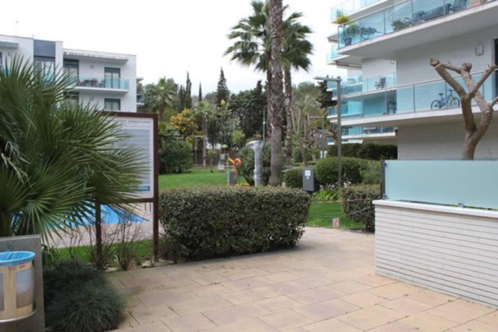 Apartamento Con Piscina Y Parking En Lloret De Mar Lägenhet Exteriör bild